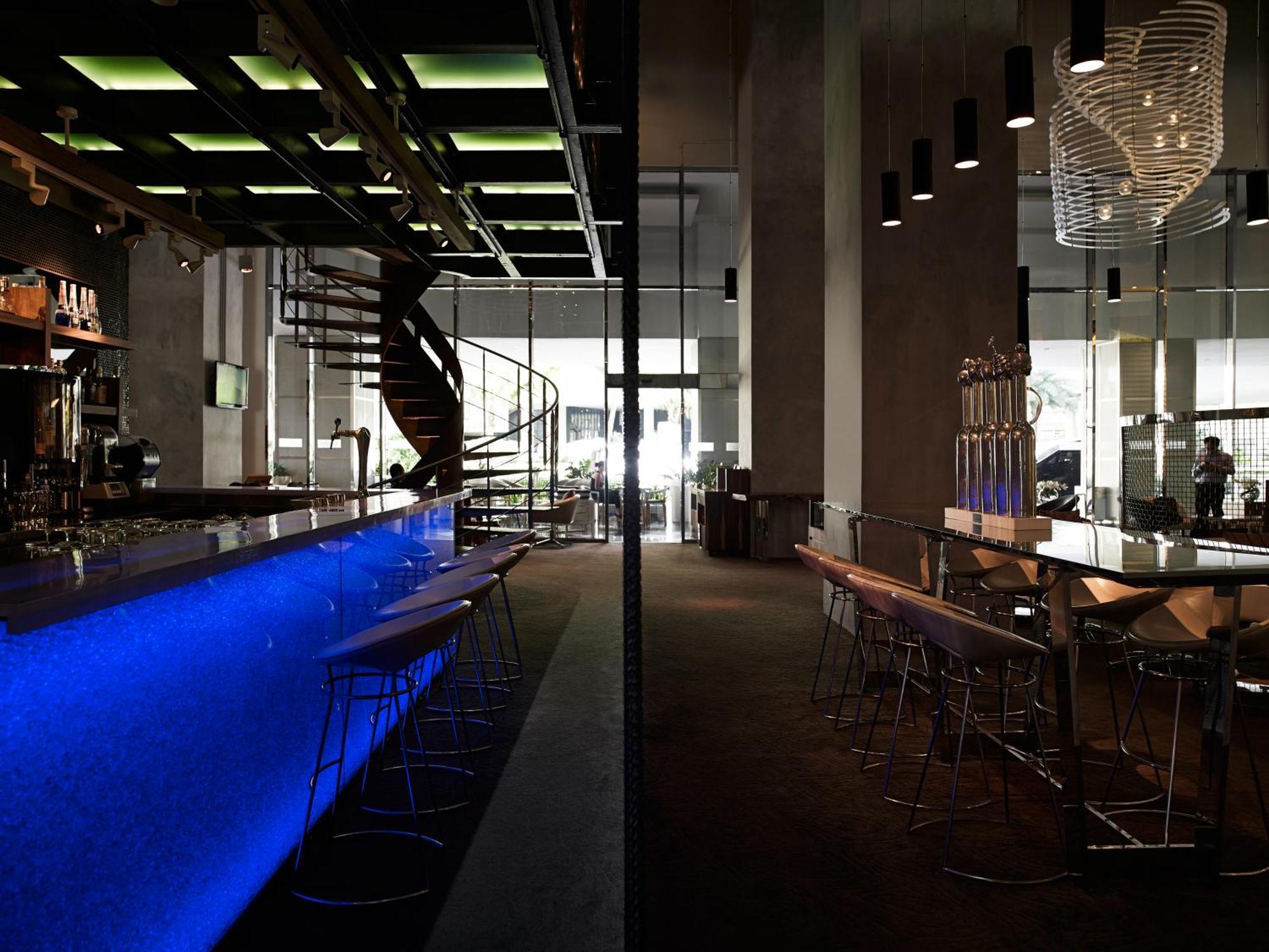 Pullman Jakarta Central Park Екстериор снимка The bar at the 101 bar