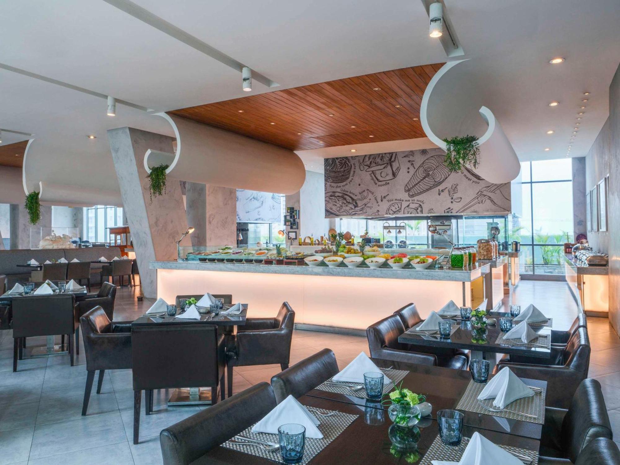 Pullman Jakarta Central Park Екстериор снимка The Club Lounge at the airport