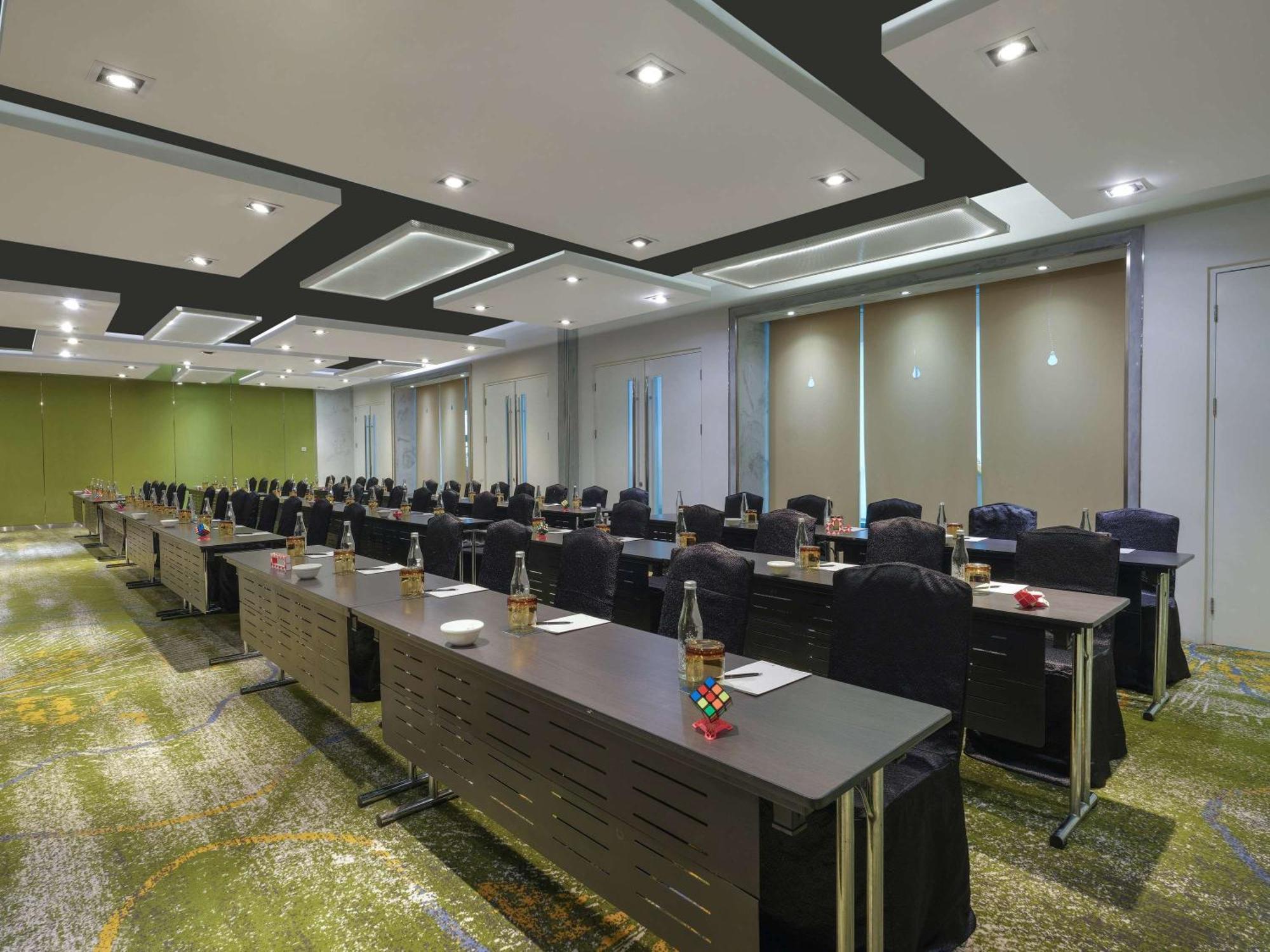 Pullman Jakarta Central Park Екстериор снимка Meeting room
