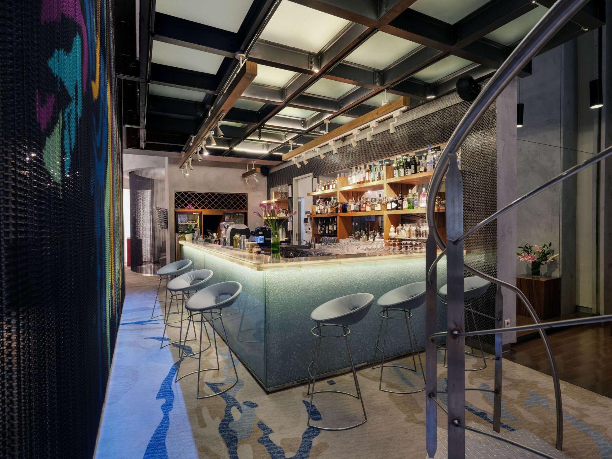 Pullman Jakarta Central Park Екстериор снимка The bar at the 1000 Museum