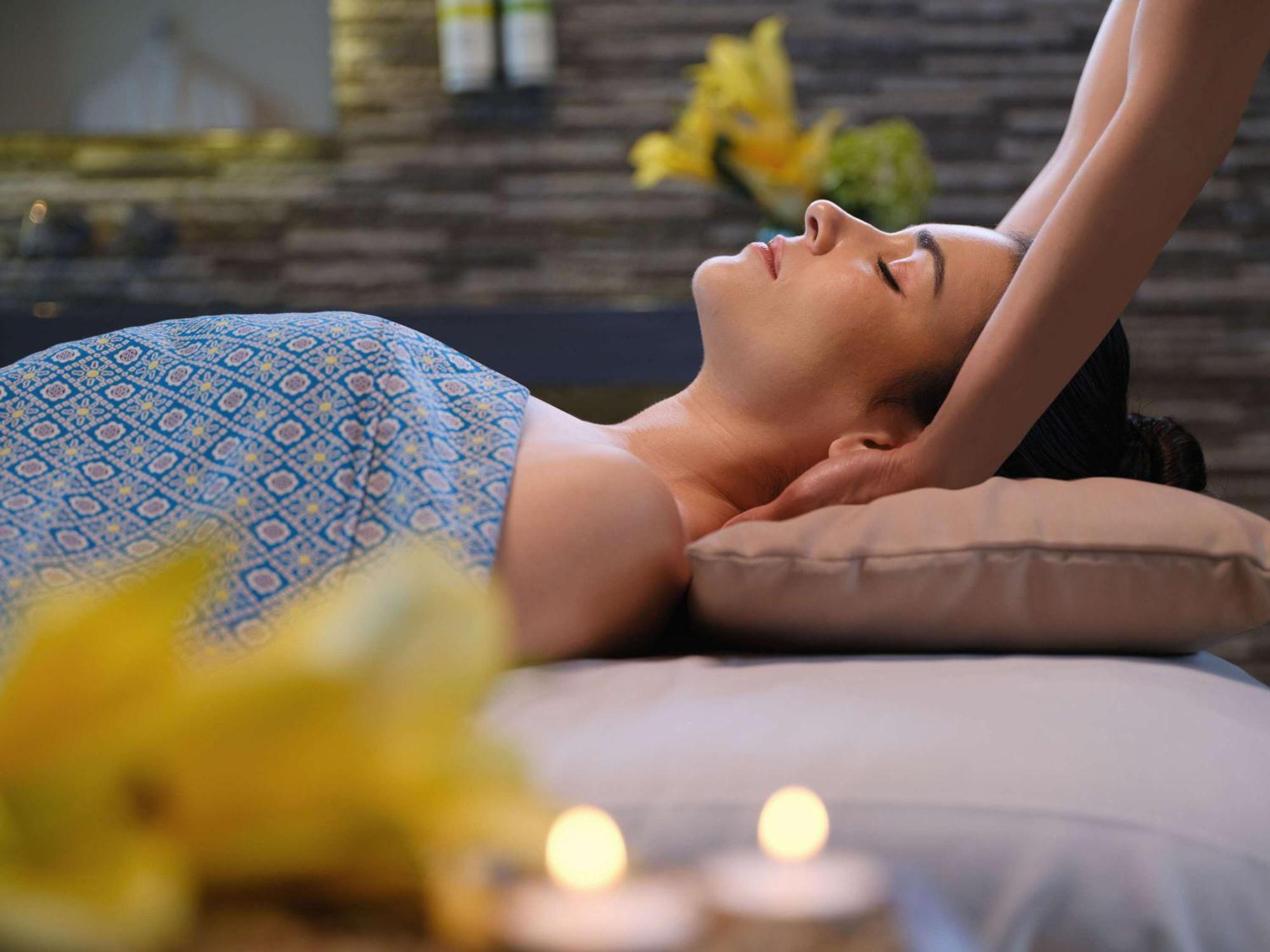 Pullman Jakarta Central Park Екстериор снимка Thai head massage